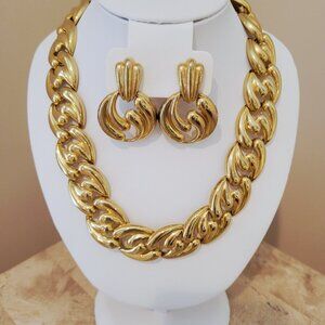 Vintage 90s Bold Lightweight Gold-Tone Necklace & Earrings Set
